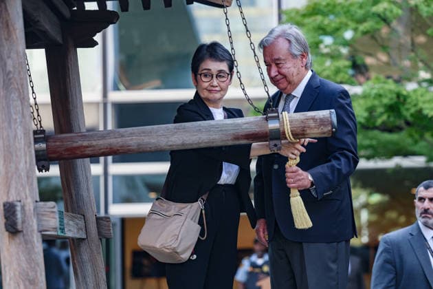 News Bilder des Tages #2 September 9, 2026, New York, New York, United States: UN Secretary-General ANTONIO GUTERRES and SEIKO TAKASE, daughter of Peace Bell creator CHIYOJI NAKAGAWA, ring the Peace Bell during the UN Peace Bell Ceremony marking the International Day of Peace at the Japanese Garden, UNHQ. The ceremony marks the final time Guterres rings the Peace Bell as UN Secretary-General. This yearÃ¢â‚¬â ¢s theme is Invest in Peace: For Everyone, Everywhere, Every Day. New York United States - ZUMAo116 20260909_znp_o116_027 Copyright: xBiancaxOterox