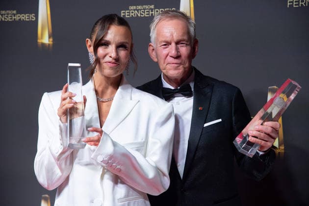 Die Preistraeger Laura WONTORRA, Moderatorin, und Johannes B. KERNER, Moderator, Verleihung des Deutschen Fernsehpreises, Der Deutsche Fernsehpreis 2026, Deutscher Fernsehpreis 2026 im Confex Koeln, am 09.09.2025.