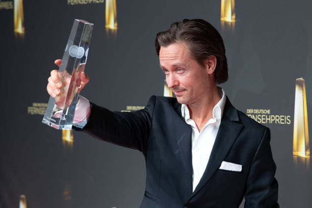 Preistraeger Tom SCHILLING, Bester Schauspieler, Verleihung des Deutschen Fernsehpreises, Der Deutsche Fernsehpreis 2026, Deutscher Fernsehpreis 2026 im Confex Koeln, am 09.09.2025.