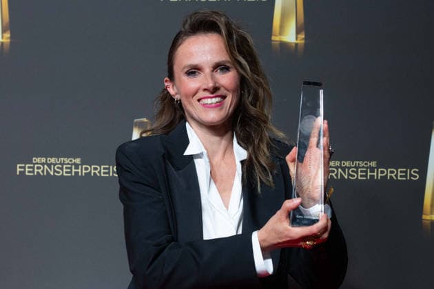 Schauspielerin Karin HANCZEWSKI erhaelt den Deutschen Fernsehpreis als Beste Schauspielerin Verleihung des Deutschen Fernsehpreises, Der Deutsche Fernsehpreis 2026, Deutscher Fernsehpreis 2026 im Confex Koeln, am 09.09.2025.