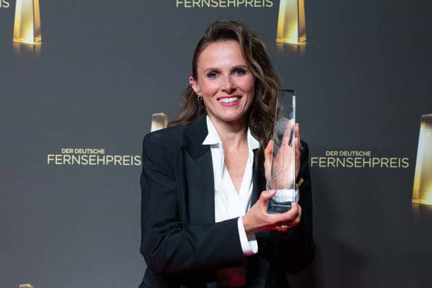 Entertainment Bilder des Tages #2 Schauspielerin Karin HANCZEWSKI erhaelt den Deutschen Fernsehpreis als Beste Schauspielerin Verleihung des Deutschen Fernsehpreises, Der Deutsche Fernsehpreis 2026, Deutscher Fernsehpreis 2026 im Confex Koeln, am 09.09.2025.