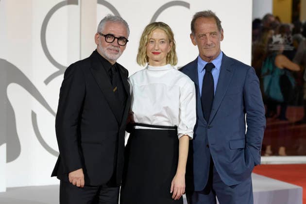 Un bon petit soldat red carpet in Venice Lido - 09 Sep 2026 Stephane Brizè (l), Alba Rohrwacher (c) and Vincent Lindon (r) attend the red carpet of movie Un bon petit soldat during the 83rd Venice Film Festival at Palazzo del cinema. Venice Lido Italy Copyright: xMarioxCartellix xSOPAxImagesx _DSC2620