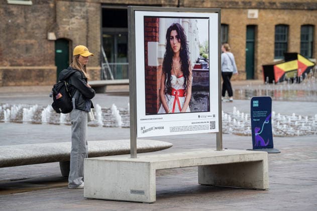 Amy Winehouse in Focus Free Exhibition Kings Cross in London, UK - 9 SEP2026. A visitor seen standing near one of the portrait of Amy Winehouse displayed as part of the ‘Amy Winehouse. Visitors view ‘Amy Winehouse: In Focus’, a free outdoor photography exhibition at Granary Square and King’s Boulevard in King’s Cross, London. The exhibition features defining and previously unseen photographs of the late singer, offering an intimate portrait of her life and career and marking 20 years since the release of her acclaimed album ‘Back to Black’. The exhibition runs from 1 September to 15 October 2026. London United Kingdom Copyright: xJamesxWilloughbyx xSOPAxImagesx JWILLOUGHBY_3337
