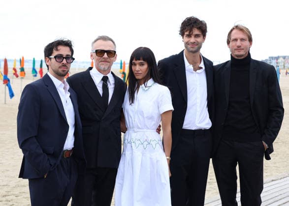 Charles Benoin, Simon Pegg, Sofia Boutella, Liam Hellmann, Jouri Smit at the photocall for the film *Only What We Carry* during the 52nd edition of the Deauville American Film Festival on September 9, 2026. Denis Guignebourg, Bestimage. Photocall for the film *Only What We Carry* at the 52nd edition of the Deauville American Film Festival on September 9, 2026, Deauville, France  Copyright: xDenisxGuignebourgx xBestimagexDenisxGuignebourgx xBestimagex