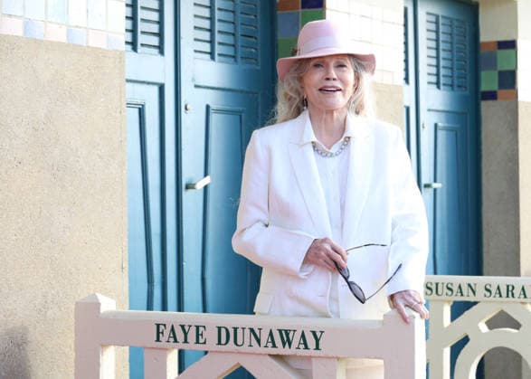 Faye Dunaway unveiled her cabin sign in Deauville after receiving the Deauville Icon Award at the 52nd edition of the Deauville American Film Festival on September 9, 2026. Denis Guignebourg, Bestimage. Faye Dunaway unveiled her cabin sign in Deauville after receiving the Deauville Icon Award at the 52nd edition of the American Film Festival on September 9, 2026, in Deauville, France  Copyright: xDenisxGuignebourgx xBestimagexDenisxGuignebourgx xBestimagex