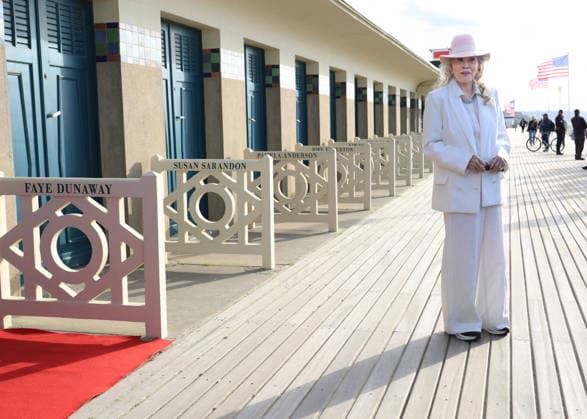 Faye Dunaway unveiled her cabin sign in Deauville after receiving the Deauville Icon Award at the 52nd edition of the Deauville American Film Festival on September 9, 2026. Denis Guignebourg, Bestimage. Faye Dunaway unveiled her cabin sign in Deauville after receiving the Deauville Icon Award at the 52nd edition of the Deauville American Film Festival on September 9, 2026, in Deauville, France  Copyright: xDenisxGuignebourgx xBestimagexDenisxGuignebourgx xBestimagex