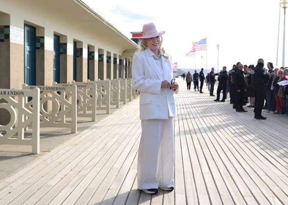 Faye Dunaway unveiled her cabin sign in Deauville after receiving the Deauville Icon Award at the 52nd edition of the Deauville American Film Festival on September 9, 2026. Denis Guignebourg, Bestimage. Faye Dunaway unveiled her cabin sign in Deauville after receiving the Deauville Icon Award at the 52nd edition of the Deauville American Film Festival on September 9, 2026, in Deauville, France  Copyright: xDenisxGuignebourgx xBestimagexDenisxGuignebourgx xBestimagex
