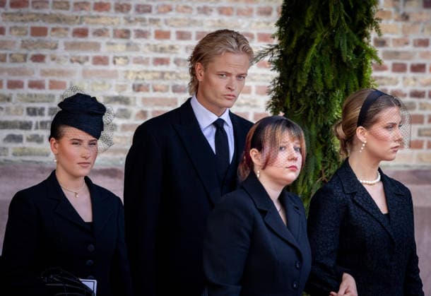 Entertainment Bilder des Tages #2 09-09-2026 Funeral of King Harald of Norway during a royal procession from the Royal Palace Chapel to the Cathedral in Oslo. Maud and Leah and Emma Marius Borg Hoiby Â  Copyright: xPPEx