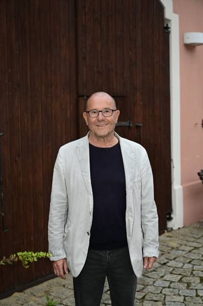 Stephan Krawczyk beim Konzert und Lesung Gelöste Stimmen - DDR-Schicksale in Berichten und Liedern im Sankt-Wenzeslaus-Stift. Markersdorf OT Jauernick-Buschbach, 09.09.2026 Copyright: xMatthiasxWehnertx