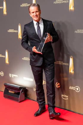 ABB FERNSEHPREIS- Markus Lanz Preistraeger mit dem Fernsehpreis zu Gast auf dem roten Teppich bei der Gala zr verleihung des Der Deutsche Fernsehpreis 2026 iim Confex Center am 09.09.2026 in Koeln NRW Deutschland