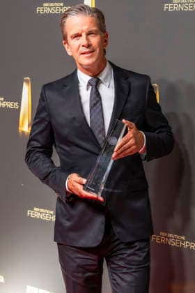 ABB FERNSEHPREIS- Markus Lanz Preistraeger mit dem Fernsehpreis zu Gast auf dem roten Teppich bei der Gala zr verleihung des Der Deutsche Fernsehpreis 2026 iim Confex Center am 09.09.2026 in Koeln NRW Deutschland