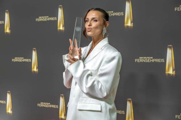 ABB FERNSEHPREIS- Laura Wontorra Preistraegerin mit dem Fernsehpreis Moderatorin zu Gast auf dem roten Teppich bei der Gala zr verleihung des Der Deutsche Fernsehpreis 2026 iim Confex Center am 09.09.2026 in Koeln NRW Deutschland