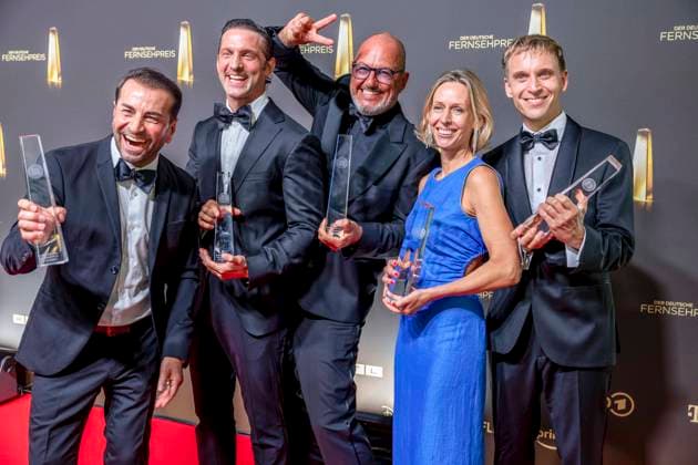 ABB FERNSEHPREIS- Alexander Kumptner, Ali Güngoermuess und Frank Rosin Preistraeger mit dem Fernsehpreis Moderatorin zu Gast auf dem roten Teppich bei der Gala zr verleihung des Der Deutsche Fernsehpreis 2026 iim Confex Center am 09.09.2026 in Koeln NRW Deutschland