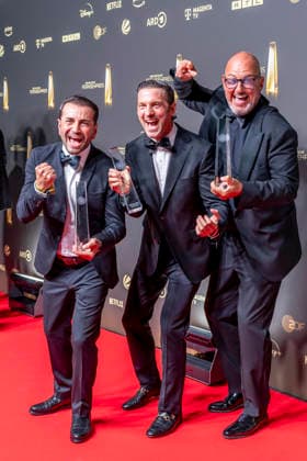 ABB FERNSEHPREIS- Alexander Kumptner, Ali Güngoermuess und Frank Rosin Preistraeger mit dem Fernsehpreis Moderatorin zu Gast auf dem roten Teppich bei der Gala zr verleihung des Der Deutsche Fernsehpreis 2026 iim Confex Center am 09.09.2026 in Koeln NRW Deutschland