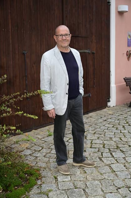 Stephan Krawczyk beim Konzert und Lesung Gelöste Stimmen - DDR-Schicksale in Berichten und Liedern im Sankt-Wenzeslaus-Stift. Markersdorf OT Jauernick-Buschbach, 09.09.2026 Copyright: xMatthiasxWehnertx