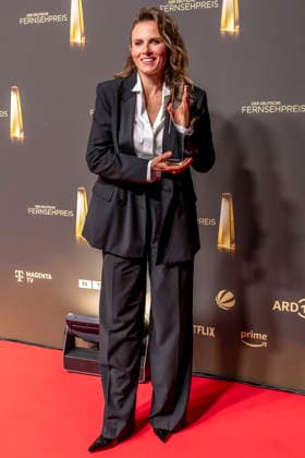 ABB FERNSEHPREIS- Beste Schauspielerin geht an Karin Hanczewski Preistraegerin mit dem Fernsehpreis zu Gast auf dem roten Teppich bei der Gala zr verleihung des Der Deutsche Fernsehpreis 2026 iim Confex Center am 09.09.2026 in Koeln NRW Deutschland