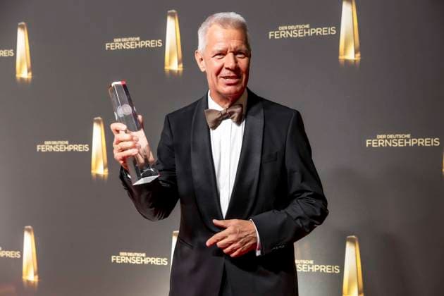 ABB FERNSEHPREIS- Peter Kloeppel erhaelt den Ehrenpreis des Deutschen Fernsehpreises 2026 Preistraeger mit dem Fernsehpreis zu Gast auf dem roten Teppich bei der Gala zr verleihung des Der Deutsche Fernsehpreis 2026 iim Confex Center am 09.09.2026 in Koeln NRW Deutschland