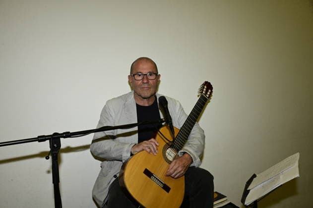 Stephan Krawczyk beim Konzert und Lesung Gelöste Stimmen - DDR-Schicksale in Berichten und Liedern im Sankt-Wenzeslaus-Stift. Markersdorf OT Jauernick-Buschbach, 09.09.2026 Copyright: xMatthiasxWehnertx