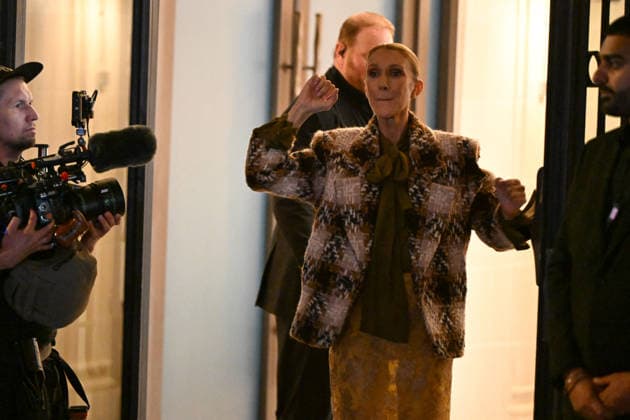 Céline Dion, returning from an intense rehearsal session, takes the time to greet her fans in front of the Royal Monceau hotel in Paris on September 9, 2026. Lionel Urman, Bestimage 1. Céline Dion, back from an intense rehearsal session, takes the time to greet her fans in front of the Royal Monceau hotel in Paris on September 9, 2026 PARIS, France  Copyright: xLIONELxURMANxx xBESTIMAGExLIONELxURMANxx xBESTIMAGEx