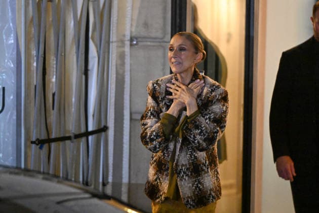 Céline Dion, returning from an intense rehearsal session, takes the time to greet her fans in front of the Royal Monceau hotel in Paris on September 9, 2026. Lionel Urman, Bestimage 1. Céline Dion, back from an intense rehearsal session, takes the time to greet her fans in front of the Royal Monceau hotel in Paris on September 9, 2026 PARIS, France  Copyright: xLIONELxURMANxx xBESTIMAGExLIONELxURMANxx xBESTIMAGEx