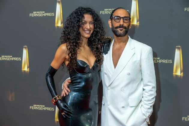 ABB FERNSEHPREIS- Rebecca Mir und Massimo Sinato Paar zu Gast auf dem roten Teppich bei der Gala zr verleihung des Der Deutsche Fernsehpreis 2026 im Confex Center am 09.09.2026 in Koeln NRW Deutschland