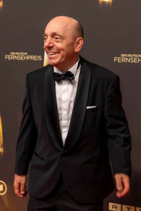ABB FERNSEHPREIS- Bernhard Hoecker Schauspieler Gast auf dem roten Teppich bei der Gala zr verleihung des Der Deutsche Fernsehpreis 2026 im Confex Center am 09.09.2026 in Koeln NRW Deutschland
