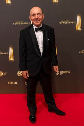 ABB FERNSEHPREIS- Bernhard Hoecker Schauspieler Gast auf dem roten Teppich bei der Gala zr verleihung des Der Deutsche Fernsehpreis 2026 im Confex Center am 09.09.2026 in Koeln NRW Deutschland