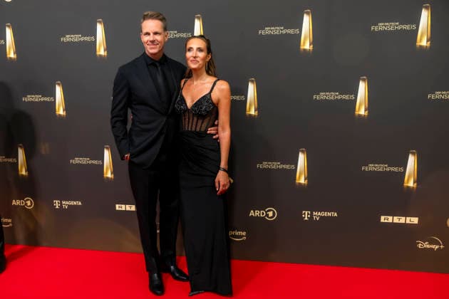 ABB FERNSEHPREIS- Roberta Bieling mit maenlicher Begleitung zu Gast auf dem roten Teppich bei der Gala zr verleihung des Der Deutsche Fernsehpreis 2026 im Confex Center am 09.09.2026 in Koeln NRW Deutschland