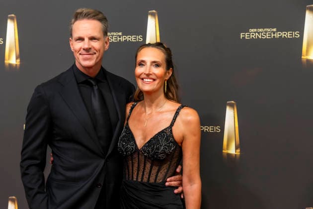 ABB FERNSEHPREIS- Roberta Bieling mit maenlicher Begleitung zu Gast auf dem roten Teppich bei der Gala zr verleihung des Der Deutsche Fernsehpreis 2026 im Confex Center am 09.09.2026 in Koeln NRW Deutschland
