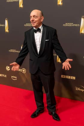ABB FERNSEHPREIS- Bernhard Hoecker Schauspieler Gast auf dem roten Teppich bei der Gala zr verleihung des Der Deutsche Fernsehpreis 2026 im Confex Center am 09.09.2026 in Koeln NRW Deutschland