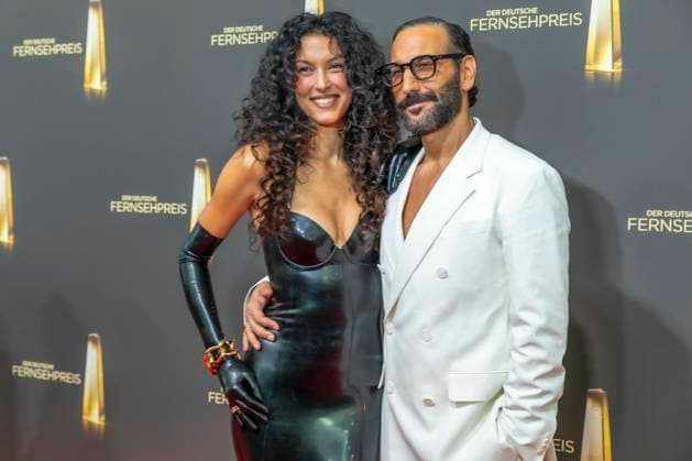 ABB FERNSEHPREIS- Rebecca Mir und Massimo Sinato Paar zu Gast auf dem roten Teppich bei der Gala zr verleihung des Der Deutsche Fernsehpreis 2026 im Confex Center am 09.09.2026 in Koeln NRW Deutschland