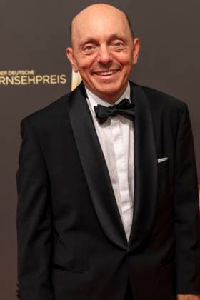 ABB FERNSEHPREIS- Bernhard Hoecker Schauspieler Gast auf dem roten Teppich bei der Gala zr verleihung des Der Deutsche Fernsehpreis 2026 im Confex Center am 09.09.2026 in Koeln NRW Deutschland