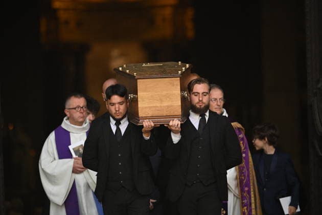 Jean-Paul Rappeneau Funeral - Paris Coffin during the funeral of Jean-Paul Rappeneau, French director and screenwriter, at the Saint-Sulpice church in Paris, France, on September 10, 2026. The director of Cyrano de Bergerac, Jean-Paul Rappeneau, has died at the age of 94. Photo by Eliot Blondet ABACAPRESS.COM Paris France  Copyright: xBlondetxEliot ABACAx
