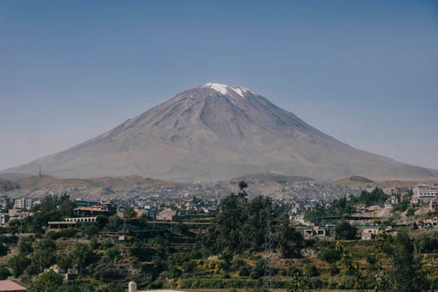 RECORD DATE NOT STATED Peru, Arequipa: view of the city and Mount Misti Peru, Arequipa: view of the city and Mount Misti towering over the city America South America Peru  Copyright: xAubrÃ exA Andia.frx 464399