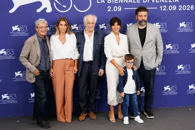 News - Scherzetto Photocall - The 83rd Venice International Film Festival Mario Martone, Ippolita Di Majo, Toni Servillo, Serena Rossi, Lorenzo Perrotta, and Leonardo Lidi attend the Scherzetto Photocall during the 83rd Venice International Film Festival at Palazzo del Casino on September 10, 2026 in Venice, Italy. Photo: Cinzia Camela. Lido di Venezia Palazzo del Casino Italy Copyright: xCinziaxCamelax xLiveMediax LPN_2661970