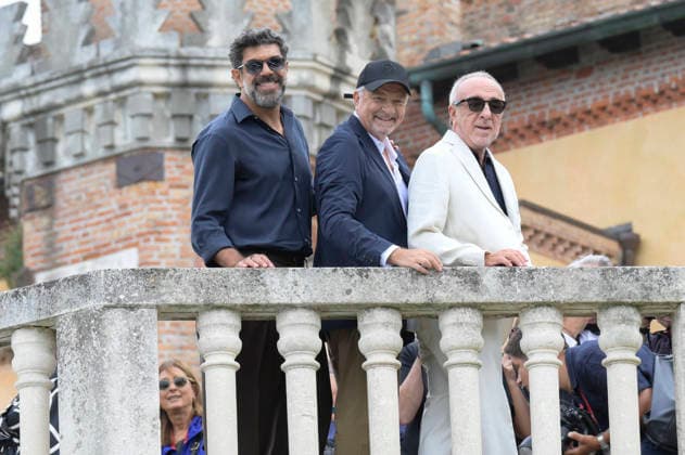 Pierfrancesco Favino, Giovanni Veronesi und Silvio Orlando bei der Ankunft am Hotel Excelsior auf der Biennale di Venezia 2026 83. Internationale Filmfestspiele von Venedig. Venedig, 10.09.2026