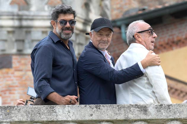 Pierfrancesco Favino, Giovanni Veronesi und Silvio Orlando bei der Ankunft am Hotel Excelsior auf der Biennale di Venezia 2026 83. Internationale Filmfestspiele von Venedig. Venedig, 10.09.2026