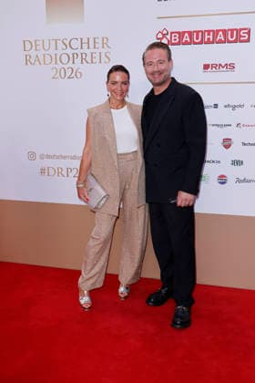 Sasha und seine Ehefrau Julia Roentgen bei der Verleihung Deutscher Radiopreis am 10.09.2026 im Musical Theater an der Elbe in Hamburg Sasha and his wife Julia Roentgen arrive for the annual German Radio Awards (Deutscher Radiopreis) ceremony on September 10, 2026 at the Musical Theater an der Elbe in Hamburg, Germany Deutscher Radiopreis Verleihung in Hamburg