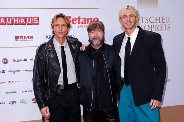 Rea Garvey mit Lucas Hain und Felix Hain (Fast Boy) bei der Verleihung Deutscher Radiopreis am 10.09.2026 im Musical Theater an der Elbe in Hamburg Rea Garvey and Lucas Hain and Felix Hain arrive for the annual German Radio Awards (Deutscher Radiopreis) ceremony on September 10, 2026 at the Musical Theater an der Elbe in Hamburg, Germany Deutscher Radiopreis Verleihung in Hamburg