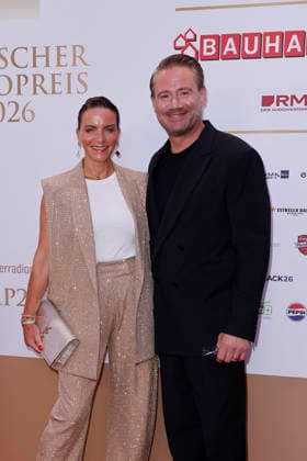 Sasha und seine Ehefrau Julia Roentgen bei der Verleihung Deutscher Radiopreis am 10.09.2026 im Musical Theater an der Elbe in Hamburg Sasha and his wife Julia Roentgen arrive for the annual German Radio Awards (Deutscher Radiopreis) ceremony on September 10, 2026 at the Musical Theater an der Elbe in Hamburg, Germany Deutscher Radiopreis Verleihung in Hamburg