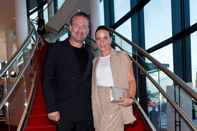 Sasha und seine Ehefrau Julia Roentgen bei der Verleihung Deutscher Radiopreis am 10.09.2026 im Musical Theater an der Elbe in Hamburg Sasha and his wife Julia Roentgen arrive for the annual German Radio Awards (Deutscher Radiopreis) ceremony on September 10, 2026 at the Musical Theater an der Elbe in Hamburg, Germany Deutscher Radiopreis Verleihung in Hamburg