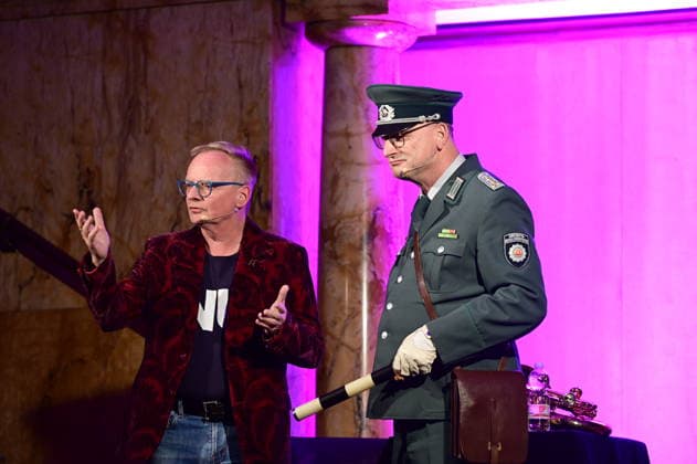Uwe Steimle und Jörg Wachsmuth beim Programm Nu! Keen Getue, keen Gemache... im historischen Jugendstil-Kaufhaus. Görlitz, 10.09.2026 Copyright: xMatthiasxWehnertx