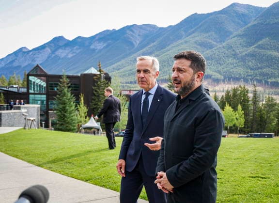 September 10, 2026, Banff, Ab, CANADA: Prime Minister Mark Carney, left, and President of Ukraine Volodymyr Zelenskyy, speak to the media in Banff, Alta., Thursday, Sept. 10, 2026. Banff CANADA - ZUMAc35_ 20260910_zaf_c35_125 Copyright: xJeffxMcintoshx