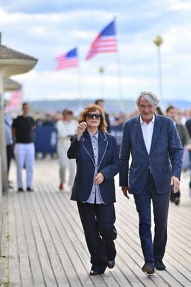 Deauville Susan Sarandon Photocall FC Susan Sarandon poses for the photographers after she unveiled her cabin sign as a tribute for her career along the Promenade des Planches during the 52nd Deauville American Film Festival on September 10, 2026 in Deauville, France. Photo by Franck Castel ABACAPRESS.COM Deauville  Copyright: xCastelxFranck ABACAx
