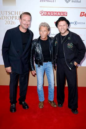 Sasha, Peter Maffay und Johannes Oerding bei der Verleihung des 17. Deutschen Radiopreises 2026 im Stage Theater an der Elbe. Hamburg, 10.09.2026
