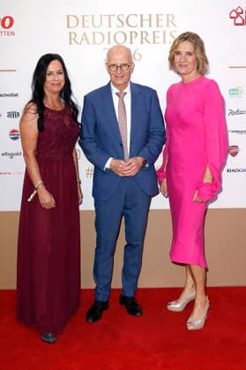 Grit Leithäuser, Peter Tschentscher und Ilka Steinhausen bei der Verleihung des 17. Deutschen Radiopreises 2026 im Stage Theater an der Elbe. Hamburg, 10.09.2026