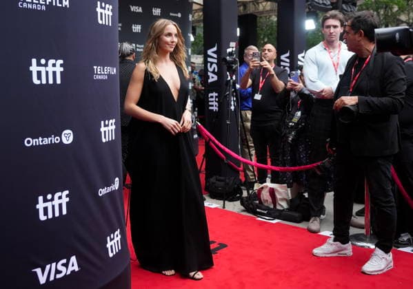 September 10, 2026, Toronto, On, CANADA: Actress Jodie Comer poses for photographs on the red carpet for the movie Stuffed during the Toronto International Film Festival in Toronto on Thursday, Sept. 10, 2026. Toronto CANADA  - ZUMAc35_ 20260910_zaf_c35_138 Copyright: xNathanxDenettex