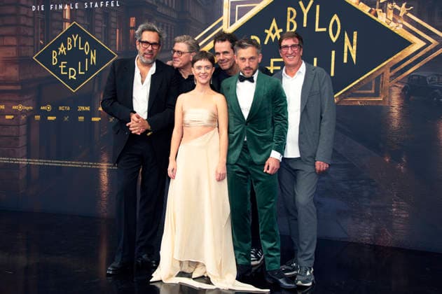 Achim von Borries, Hendrik Handloegten, Liv Lisa Fries, Tom Tykwer, Volker Bruch und Uwe Schott bei der Weltpremiere der 5. und finalen Staffel der TV-Serie Babylon Berlin im Zoo Palast. Berlin, 10.09.2026