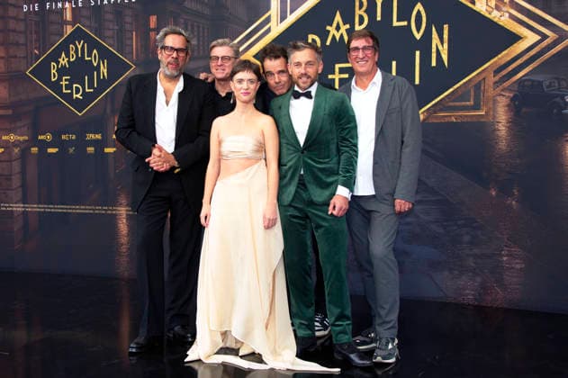 Achim von Borries, Hendrik Handloegten, Liv Lisa Fries, Tom Tykwer, Volker Bruch und Uwe Schott bei der Weltpremiere der 5. und finalen Staffel der TV-Serie Babylon Berlin im Zoo Palast. Berlin, 10.09.2026