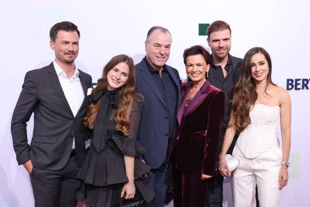 Bertelsmann Party 2026 Thomas Rabe, Olivia Tönnies, Maximilian Tönnies, Margit Tönnies, Clemens Tönnies, Julia Tönnies und David Severins Roter Teppich zur Bertelsmann Party 2026, Berliner Repräsentanz Berlin, Datum: 10.09.2026 Copyright: xEventpress Kratschx